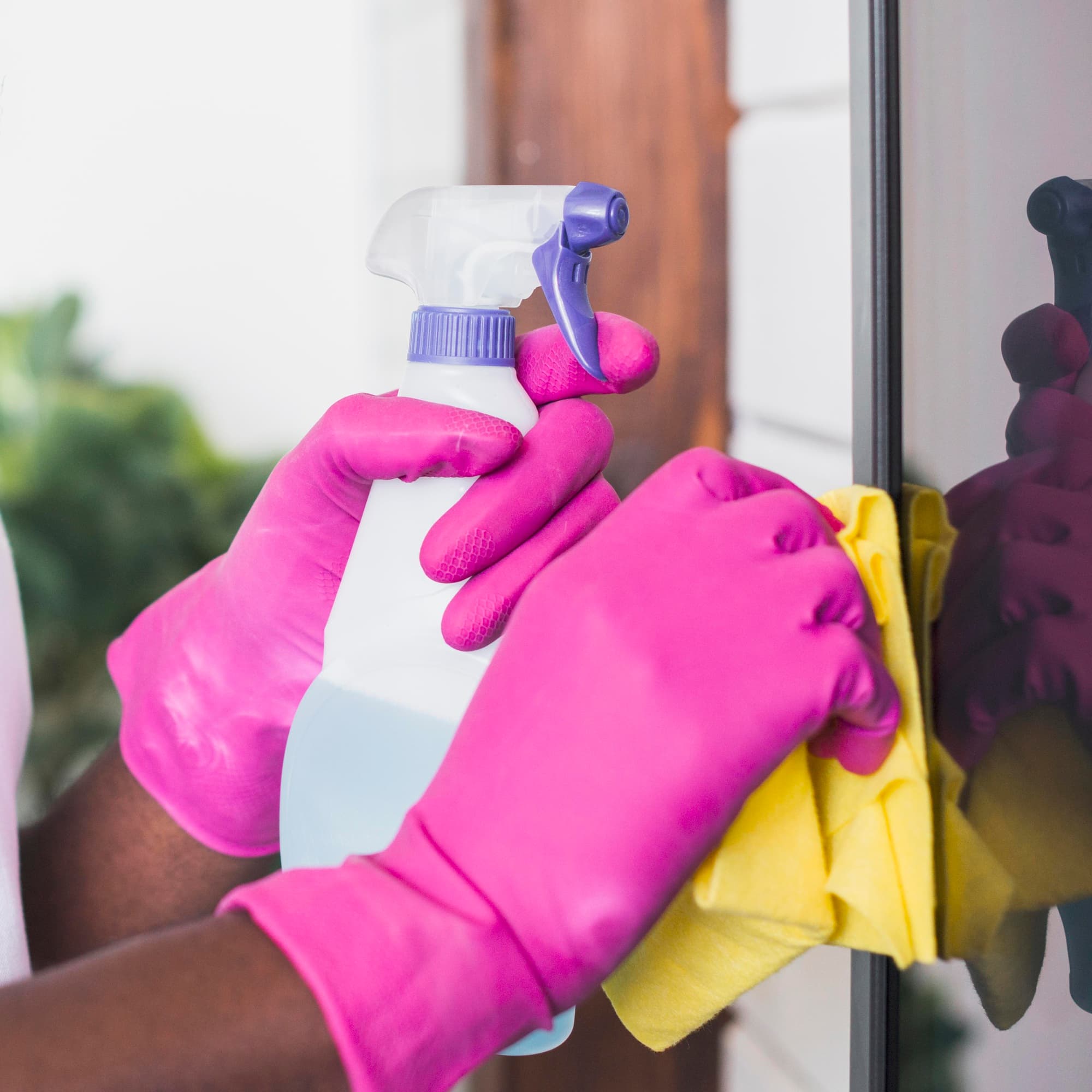 Detailed cleaning of a surface